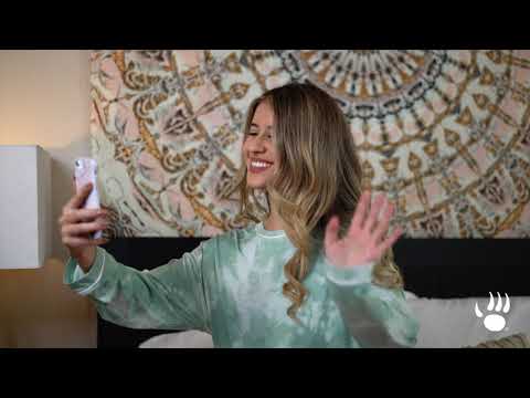 Stay Comfortably Connected with Bearpaw | Nicole (17 Seconds)