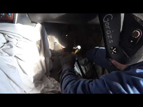 Ne taknyold a padlólemezt. W124