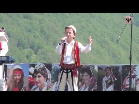 MISS MALËSIA 2016 -   DJALOSHI KËNGËTAR