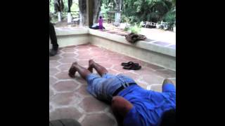 Haciendo el Tiburón doble. Erin en Zacapa