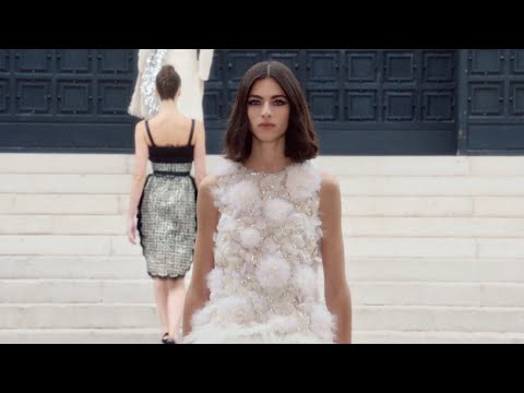 CHANEL Haute Couture Fall/Winter 2021 Runway Show | Haute Couture Week | VRAI Magazine