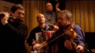 Maura O&#39;Connell with Karen Matheson - Down by the Salley Gardens (1998)