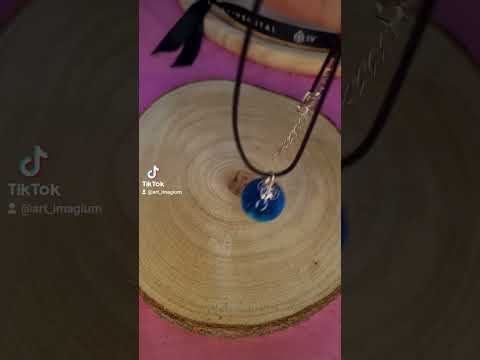 Collar esfera!!! #resina #handmade #collares #colgante #esfera #azul