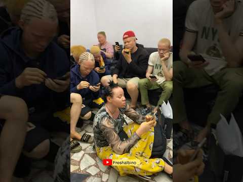 Albino’s chatting their client 😂😂