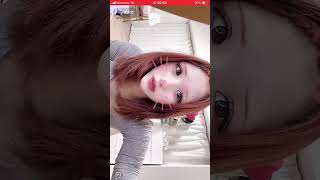 ライブ配信　かわいいギャルちゃん　胸チラ　胸揉み　谷間　nipslip