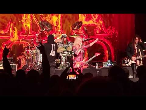 LITA FORD 'Can't Catch Me' featuring EPIC Bobby Rock drum Solo  🥁