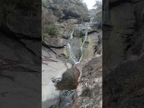 Cascada en Cuesta Blanca saliendo por senderos a la Playa de los Hippies. Córdoba.