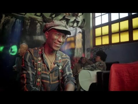 Msiz'kay - Emaphathini ft. La Dee (Official Video)