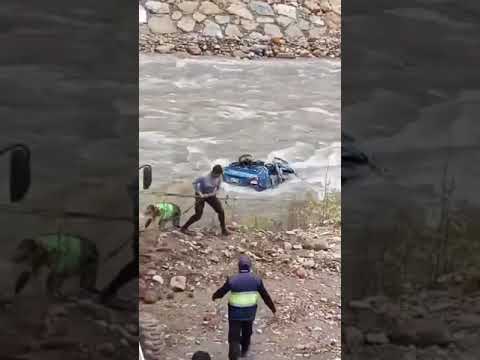 Vehículo cae al rio VIZCARRA en La Unión Dos de Mayo Huánuco