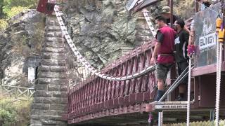 preview picture of video 'Kawarau Bridge Bungy (43m), Queenstown, New Zealand'