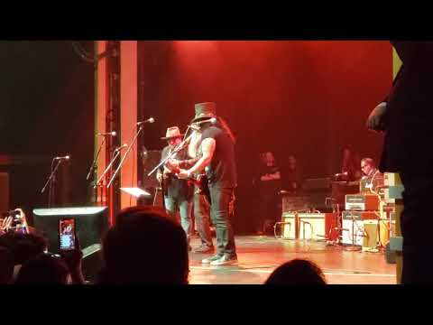 Gibson: Live At The Grove with Slash and friends!