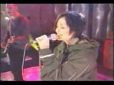 1998-04 - Natalie Imbruglia - Torn (Live @ TOTP)