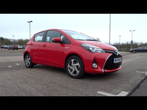2015 Toyota Yaris 1.5 VVT-i Hybrid Icon Start-Up and Full Vehicle Tour