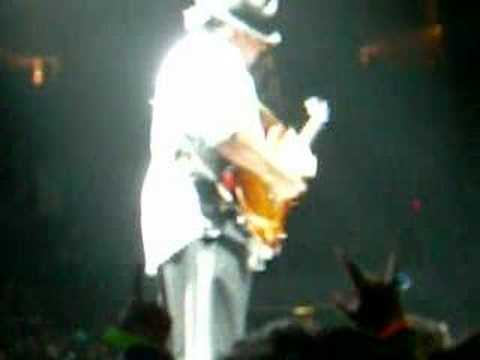 Justin Timberlake guitarist Mike Scott takes a mean solo