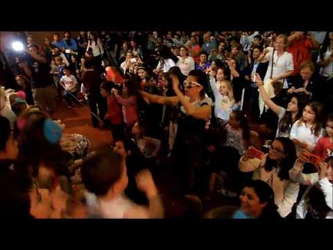 Vale Pereyra y los Sonando Despiertos  Amadeo (en vivo)