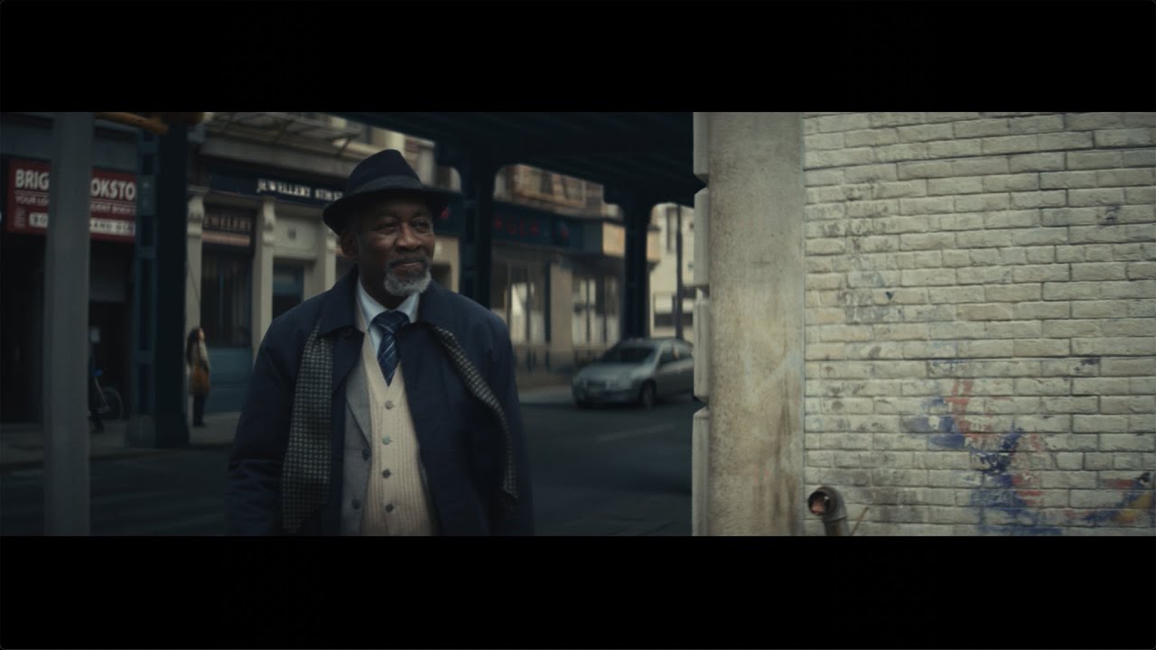 Il nuovo spot, Mr. Malcolm, celebra il lancio globale del nuovissimo PlayStation Plus