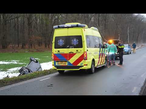 Auto op de kop Zeyen