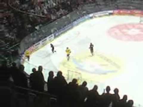 eisfußball in der sap-arena