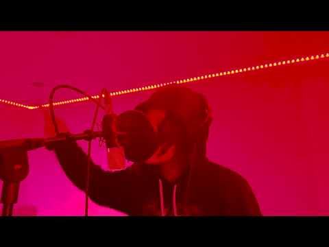 Trapstar Vinc3 - No Enemies Freestyle (Studio Performance)