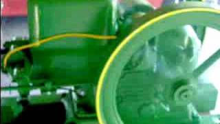 preview picture of video 'John Deere Model E Hit and Miss 1.5 HP'