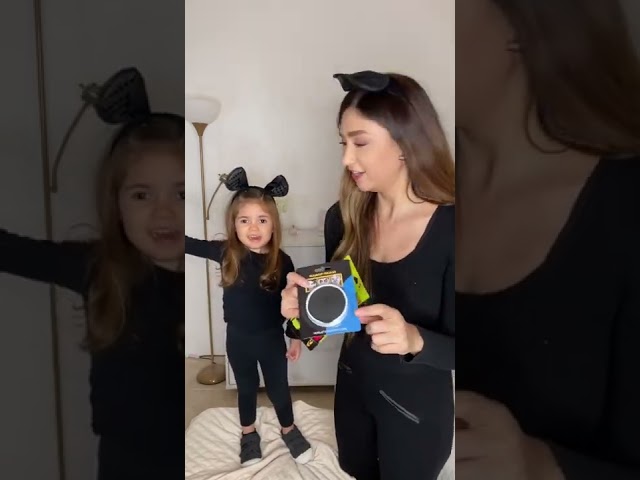 Vídeo relacionado con TENGWA Disfraz Gato 4 Piezas Divertida Orejas Cola Máscara y Collar de Gato Cat Woman para Niños y Adultos Ideal para Carnavales Halloween Cosplay y Fiestas Temáticas