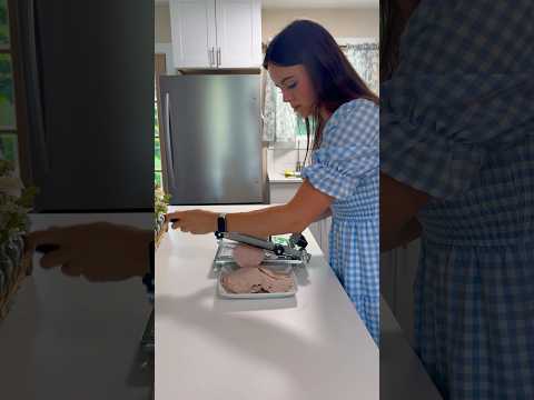 Homemade Turkey Deli Meat🥪 #recipe #homemade #diy #delimeat #homestead #homemake #mom #healthy