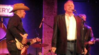 DAVE ALVIN & THE GUILTY ONES feat. PHIL ALVIN -- "BORDER RADIO"