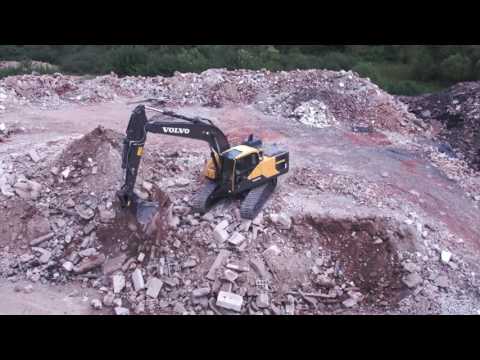 Volvo EC220E crawler excavator - optimized hydraulics