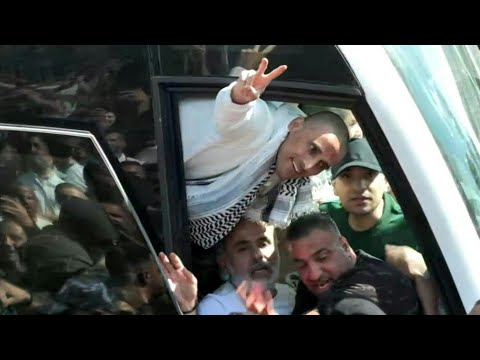 Buses carrying released Palestinian prisoners arrive in Ramallah | AFP