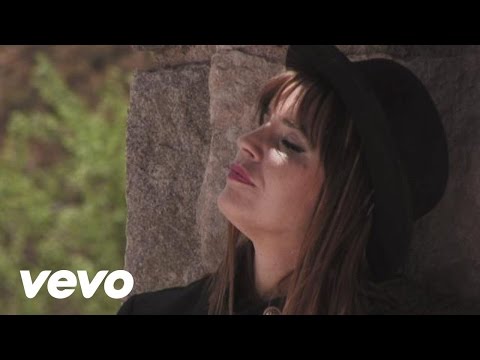 Fabiana Cantilo - Inconsciente Colectivo (Official Video)