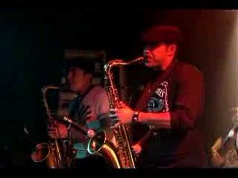 Los Kung Fu Monkeys - Make A Change