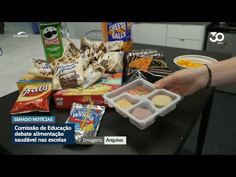 Venda de alimentos industrializados em escolas divide especialistas em audiência