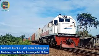 preview picture of video 'KA Peti Kemas ditarik CC 201 Masuk Stasiun Kedunggedeh'