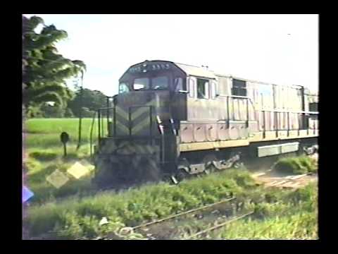 Trem RFFSA carregado passando Tabuleiro Torrinha SP 1994 U23