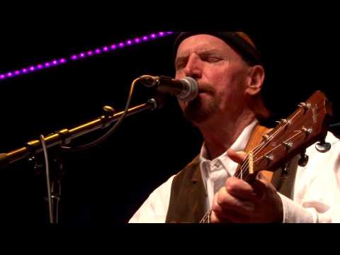 Chris Daniels - Better Days (eTown webisode #994)