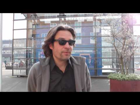 think out of the box  فكر خارج الصندوق