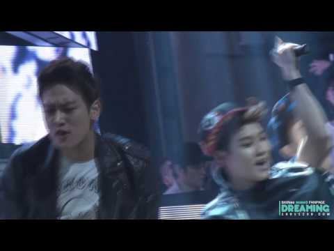 130303 옥타곤 게릴라콘서트 클럽의 분위기에 흠뻑젖어 신난 민호 (Dream girl)