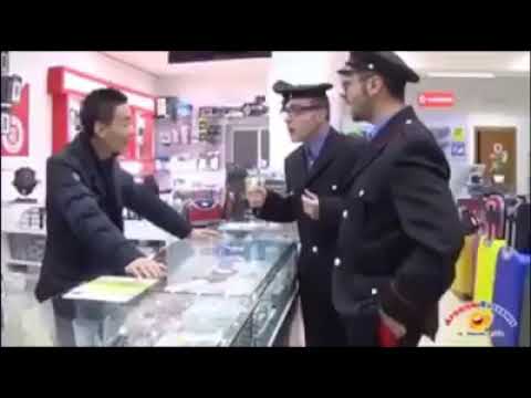 Carabinieri entrano in un negozio dei cinesi e dicono avete una paracadute