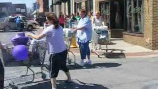 Curves of Benton, Illinios, collects 7,000+ lbs of food for hungry