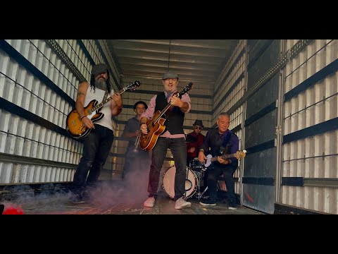 STAFAS - "TE ECHO DE MENOS" (Vídeo Clip Oficial)