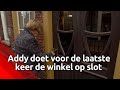 Addy van den Krommenacker doet de deur van zijn winkel voor de laatste keer op slot