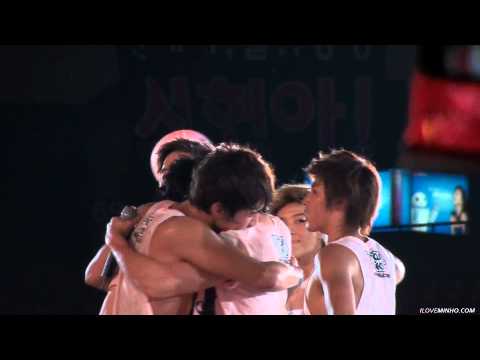 100821 - SMT (Minho hugging Kyuhyun + Changmin)
