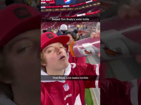 He snagged Tom Brady's water bottle 😭 #nfl #bucs