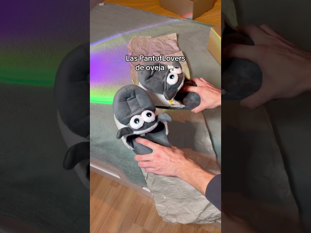 Vídeo relacionado con Itliety Pantuflas con diseño de piraña, divertidas pantuflas de felpa con soporte para pipa, regalo divertido, lindos mocasines de dibujos animados para adolescentes, hombres y mujeres