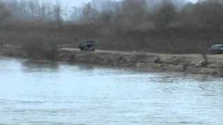 preview picture of video 'Pescari la canalul cu apa calda de la Cernavoda - Seimeni'