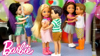 Download lagu Barbie Chelsea Goes to Her First School Dance mp3
