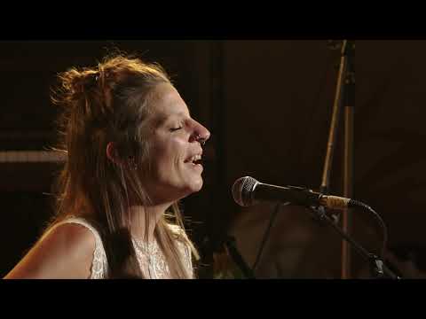 Kelsey and the Universe - Nieuw Leven (Live & Acoustic)
