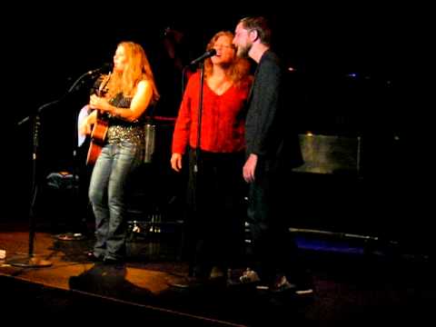 Dar Williams sings Iowa with Adam Sweeney & Anne Weiss