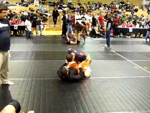 beginner jiu jitsu match semi-finals