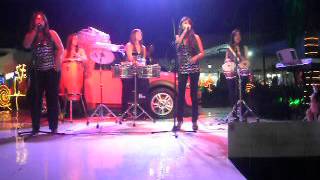 TODO EL MUNDO NECESITA UN BESO